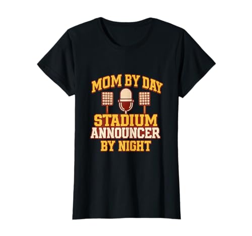 Mom by Day Stadion-Ankündiger, Retro, Sport, Mama Neuheit T-Shirt Mom by Day Stadion-Ankündiger, Retro, Sport, Mama Neuheit T-Shirt von Modern Aesthetic Design Studio