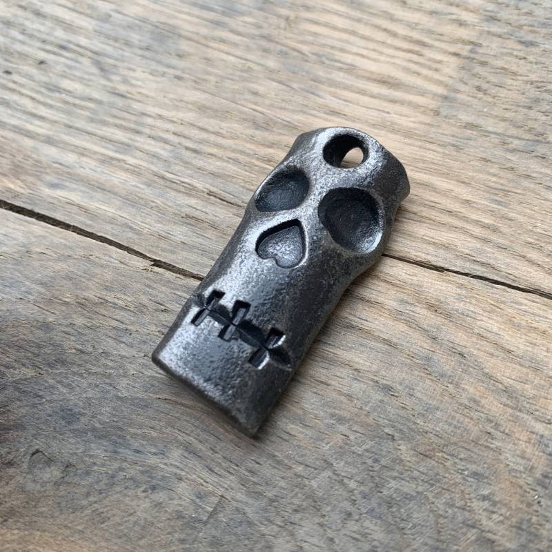 Handgeschmiedete Stahl Schädel Schlüsselanhänger Handgeschmiedete Stahl Schädel Schlüsselanhänger von ModernBlacksmithUK