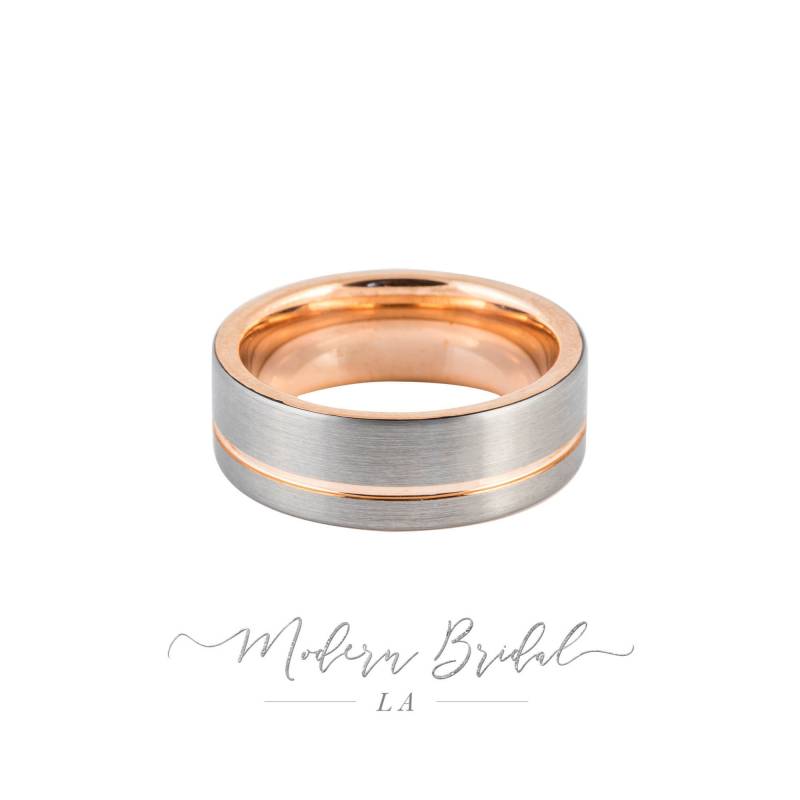 Turner 8mm Hartmetall Unisex Band, Gebürstetes Silber Mit Roségold Streifen & Innen, Herrenring, Hochzeit, Comfort Fit, Seine Und Sie Turner 8mm Hartmetall Unisex Band, Gebürstetes Silber Mit Roségold Streifen & Innen, Herrenring, Hochzeit, Comfort Fit, Seine Und Sie von ModernBridalLA