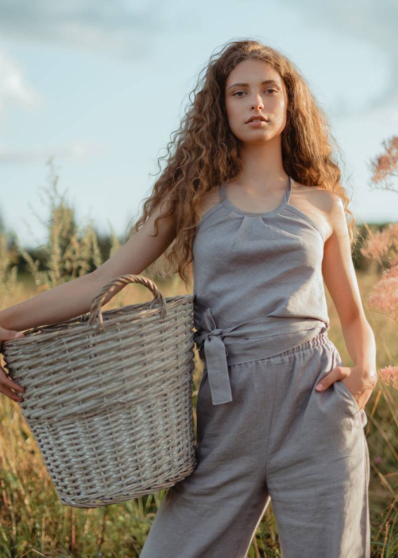 Leinen Wickeltop Und Hose Mit Weitem Bein in Hellgrau - Stonewashed Loungewear Set von ModernFarmGirls
