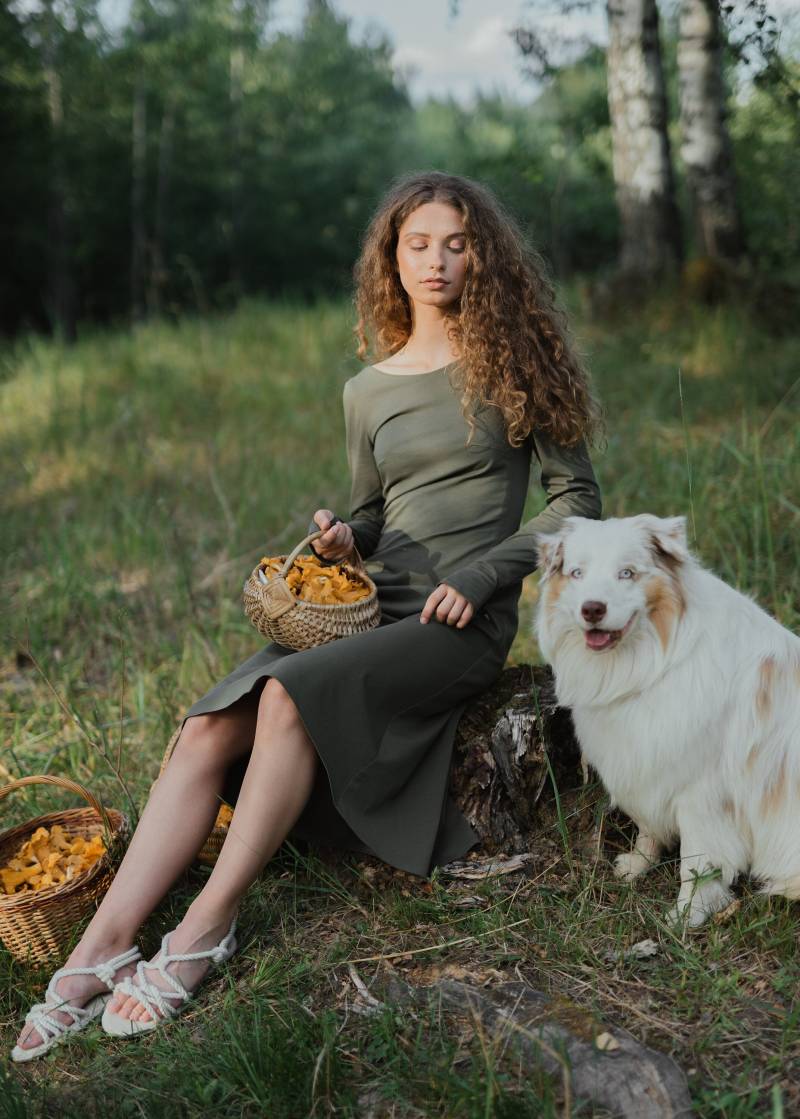 Moosgrünes Kleid Aus Bio-Baumwolle - Midi-Langes Mit Langen Ärmeln von ModernFarmGirls