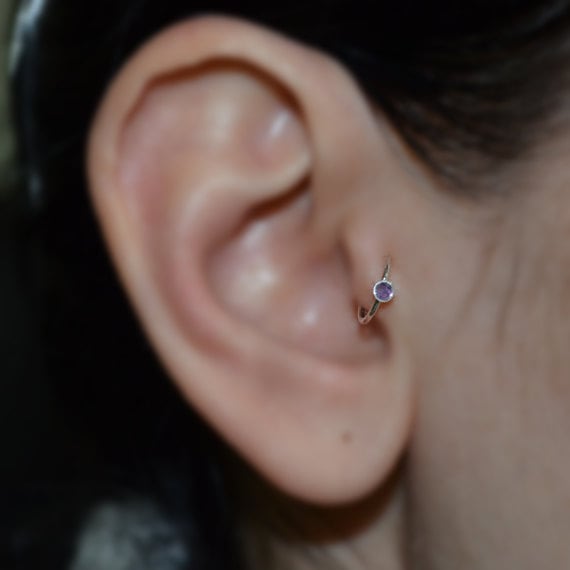 2mm Amethyst Tragus Ohrring - Silber Nasenring Knorpelohrring Ring 16G Daith Helix Hoop Nasenpiercing 2mm Amethyst Tragus Ohrring - Silber Nasenring Knorpelohrring Ring 16G Daith Helix Hoop Nasenpiercing von ModernJewelBoutique