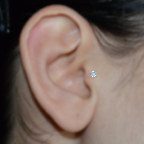 2mm Blauer Opal Tragus Bolzen - Silber Nasenstecker Knorpel Hoop Helix Ohrring Nasenring Schmuck Nase Piercing 16G 2mm Blauer Opal Tragus Bolzen - Silber Nasenstecker Knorpel Hoop Helix Ohrring Nasenring Schmuck Nase Piercing 16G von ModernJewelBoutique