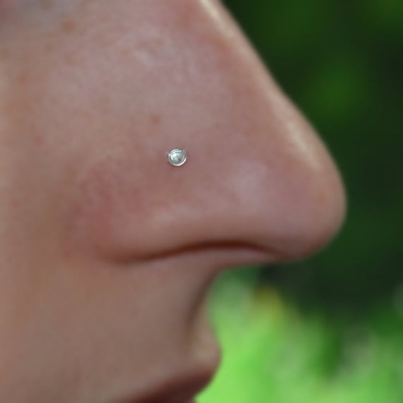 2mm Klar Cz Nasenstecker 18G - Silber Nasenring Tragus Ohrring Bolzen Helix Knorpel Nasenschraube 2mm Klar Cz Nasenstecker 18G - Silber Nasenring Tragus Ohrring Bolzen Helix Knorpel Nasenschraube von ModernJewelBoutique