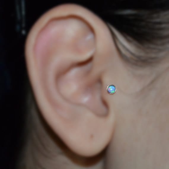 3mm Blauer Opal Tragus Ohrstecker - Massiver Gold Nasenstecker Knorpel Hoop Helix Nasenring Schmuck Nasenpiercing 16G 3mm Blauer Opal Tragus Ohrstecker - Massiver Gold Nasenstecker Knorpel Hoop Helix Nasenring Schmuck Nasenpiercing 16G von ModernJewelBoutique
