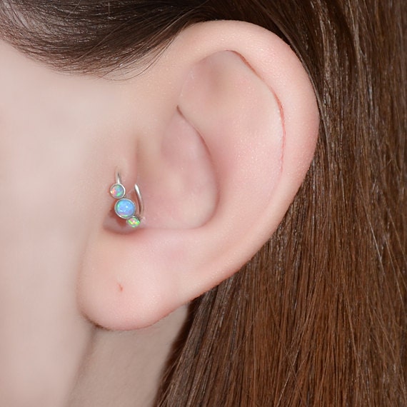 Blauer Opal Tragus Ohrring - Silber Nasenring Turmohrring Knorpel Hoop Cordial Helix Septum Ring Piercing 16 Gauge Blauer Opal Tragus Ohrring - Silber Nasenring Turmohrring Knorpel Hoop Cordial Helix Septum Ring Piercing 16 Gauge von ModernJewelBoutique