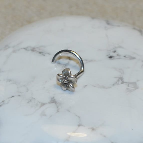 Blumen Tragus Ohrstecker 18G - Silber Nasenring Ohrring Helix Piercing Knorpel Nasenstecker Blumen Tragus Ohrstecker 18G - Silber Nasenring Ohrring Helix Piercing Knorpel Nasenstecker von ModernJewelBoutique