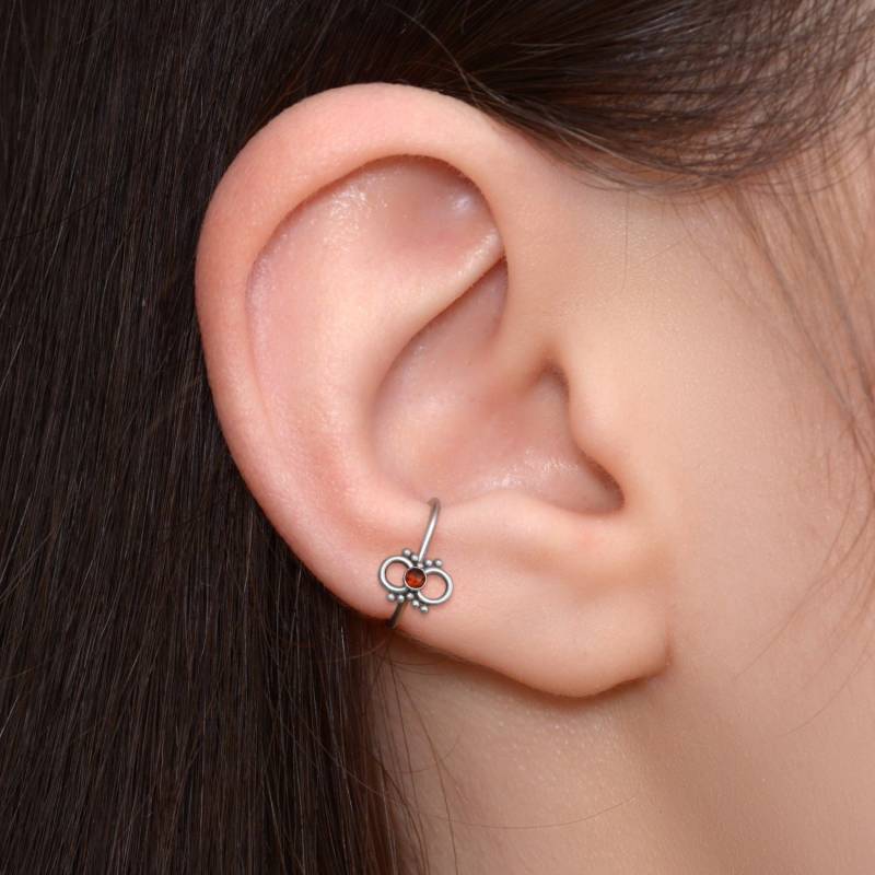 Chirurgenstahl Conch Ring - Tragus Hoop Mit Granat Stein Knorpel Ohrring Seamless Für Helix Piercing Turm Clicker Chirurgenstahl Conch Ring - Tragus Hoop Mit Granat Stein Knorpel Ohrring Seamless Für Helix Piercing Turm Clicker von ModernJewelBoutique