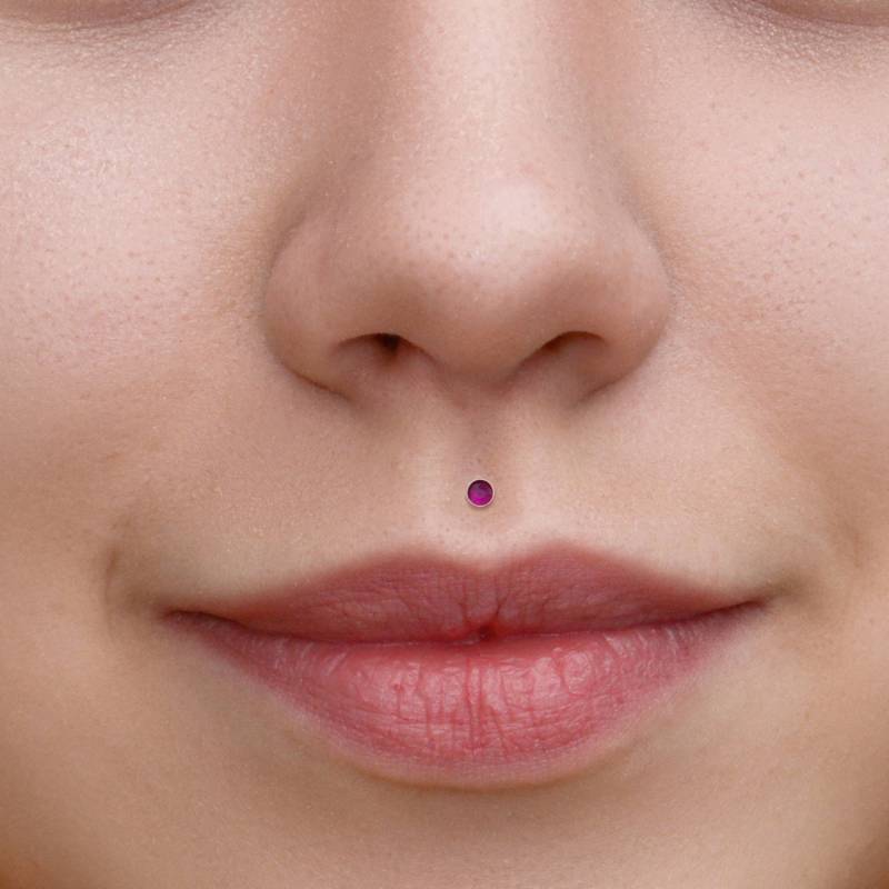 Chirurgenstahl Schmuck - Medusa Piercing Monroe Flat Back Stud Mit Rubin Steine Philtrum Labret von ModernJewelBoutique