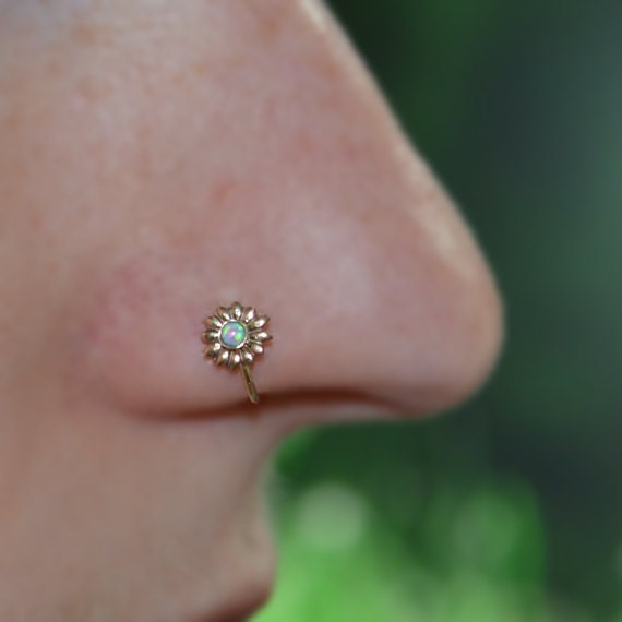 Gold 6mm Blumen Nasenring 16G - Tragus Ring Opal Weiter Vorne Helix Ohrring Knorpelohrring Turm Schmuck Daith Conch Gold 6mm Blumen Nasenring 16G - Tragus Ring Opal Weiter Vorne Helix Ohrring Knorpelohrring Turm Schmuck Daith Conch von ModernJewelBoutique