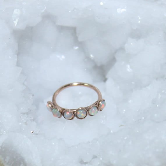 Gold Nase Ring Hoop - Bolzen 2mm Opal Tragus Ohrring Knorpel Daith 18G Rook Conch Piercing Gold Nase Ring Hoop - Bolzen 2mm Opal Tragus Ohrring Knorpel Daith 18G Rook Conch Piercing von ModernJewelBoutique
