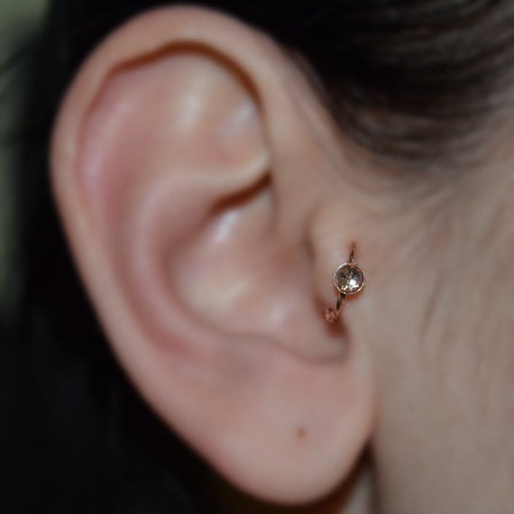 Gold Tragus Ohrring 3mm Weißtopas - Nasenring Ohrstecker Knorpel Hoop Helix Piercing 16G Rook Septum Ring 16 Gauge von ModernJewelBoutique