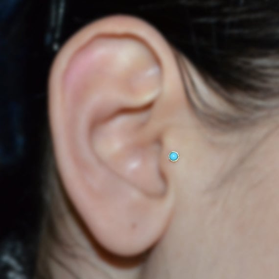 Gold Tragus Ohrstecker 2mm Türkis - Nasenstecker Piercing 18G Knorpel Hoop Ohrring Weiter Helix Gold Tragus Ohrstecker 2mm Türkis - Nasenstecker Piercing 18G Knorpel Hoop Ohrring Weiter Helix von ModernJewelBoutique