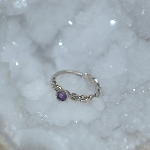 Silberner Nasenring 20G - Tragusring 2mm Amethyst Vorwärtshelix-Ohrring Knorpelohrring Rook-Schmuck Daith-Schmuck Conch-Ohrring Silberner Nasenring 20G - Tragusring 2mm Amethyst Vorwärtshelix-Ohrring Knorpelohrring Rook-Schmuck Daith-Schmuck Conch-Ohrring von ModernJewelBoutique