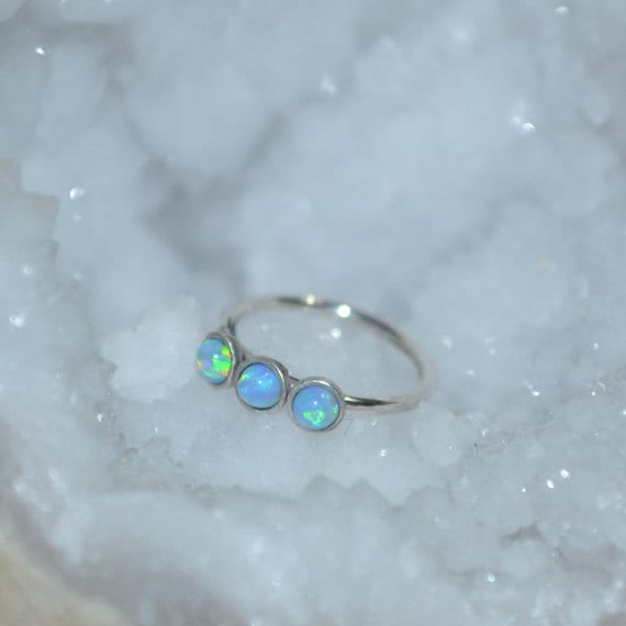 Silberner Nasenring - Blauer 2 Mm Opal-Nasenring Turm-Ohrring Septum-Piercing Tragus-Schmuck Knorpel-Ohrring Daith-Ring 20 Gauge Silberner Nasenring - Blauer 2 Mm Opal-Nasenring Turm-Ohrring Septum-Piercing Tragus-Schmuck Knorpel-Ohrring Daith-Ring 20 Gauge von ModernJewelBoutique