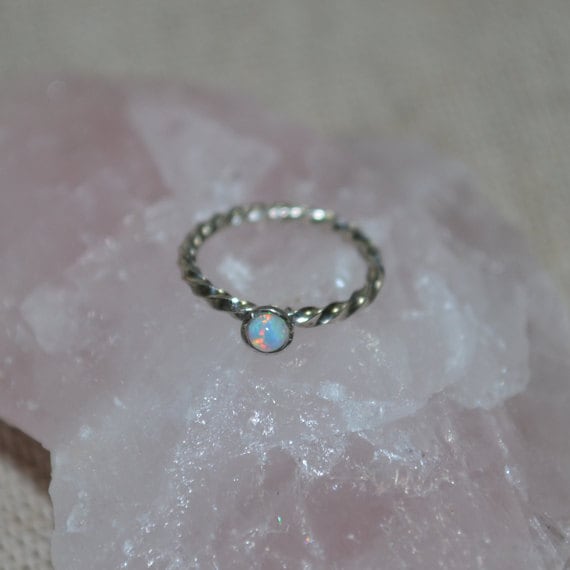 Silberner Nasenring - Weißer 2 Mm Opal-Nasenring Turm-Ohrring Septum-Piercing Tragus-Schmuck Knorpel-Ohrring Daith-Ring 18 Gauge Silberner Nasenring - Weißer 2 Mm Opal-Nasenring Turm-Ohrring Septum-Piercing Tragus-Schmuck Knorpel-Ohrring Daith-Ring 18 Gauge von ModernJewelBoutique