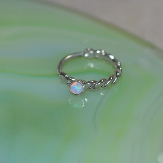 Silberner Nasenring - Weißer 2mm Opal Nasenbügel Turmohrring Septum Piercing Tragus Schmuck Knorpelohrring Hoop Daith Ring 18 Gauge Silberner Nasenring - Weißer 2mm Opal Nasenbügel Turmohrring Septum Piercing Tragus Schmuck Knorpelohrring Hoop Daith Ring 18 Gauge von ModernJewelBoutique