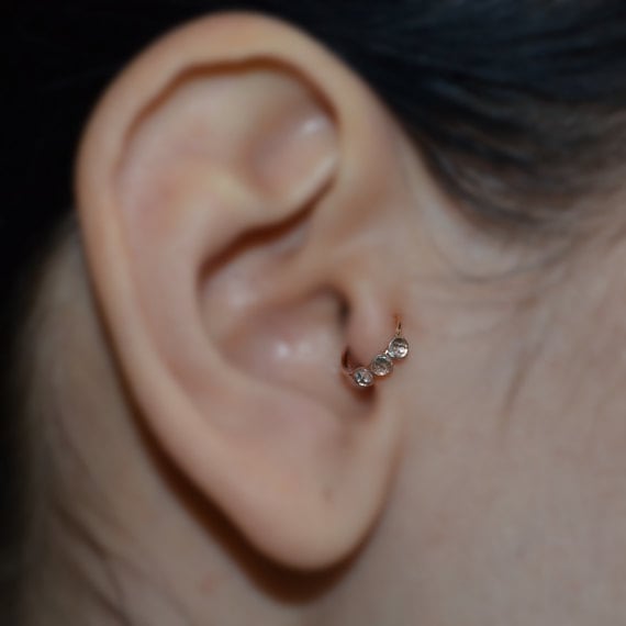 Tragus Ohrring - Gold Nasenbügel Helix Turmohrring 2mm Klar Cz Schmuck 18G Knorpel Piercing Nasenring Tragus Ohrring - Gold Nasenbügel Helix Turmohrring 2mm Klar Cz Schmuck 18G Knorpel Piercing Nasenring von ModernJewelBoutique