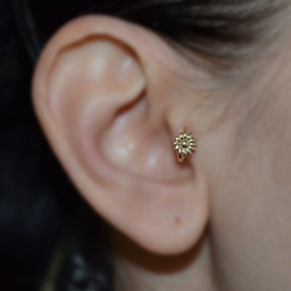 Tragus-Ohrring - Gold-Nasenring Helix-Ohrring Turm-Ohrring 6 Mm Blumen-Tragus-Schmuck 16 G Knorpelpiercing Nasenring von ModernJewelBoutique