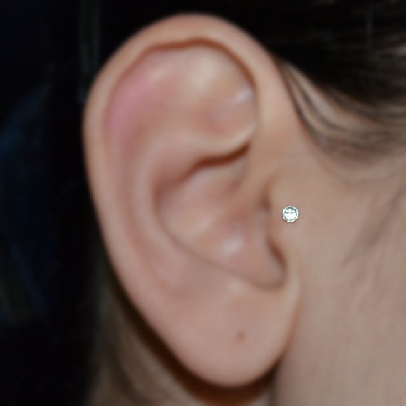 Tragus-Ohrring Mit Klarem Cz - Silberner Nasenstecker Helix-Ohrring Knorpelohrring Nasenring Daith-Piercing 20 G Tragus-Ohrring Mit Klarem Cz - Silberner Nasenstecker Helix-Ohrring Knorpelohrring Nasenring Daith-Piercing 20 G von ModernJewelBoutique