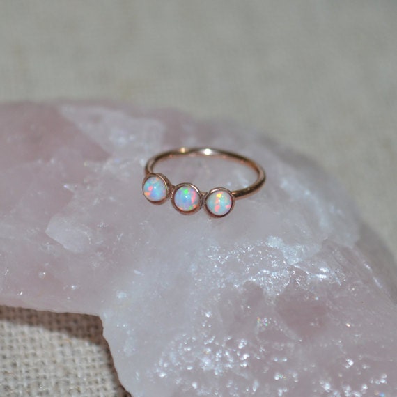 Weißer 2mm Opal Nasenring - Gold Nasenbügel Tragus Ohrring Knorpel Hoop -ständer Helix Septum Ring Nasenpiercing 18 Gauge Weißer 2mm Opal Nasenring - Gold Nasenbügel Tragus Ohrring Knorpel Hoop -ständer Helix Septum Ring Nasenpiercing 18 Gauge von ModernJewelBoutique