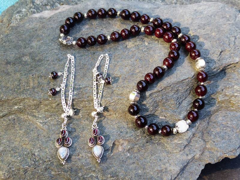 sterling Silber Ohrringe, Echter Granat Halskette Und Mezzo Mati Earchain Set sterling Silber Ohrringe, Echter Granat Halskette Und Mezzo Mati Earchain Set von ModernMati