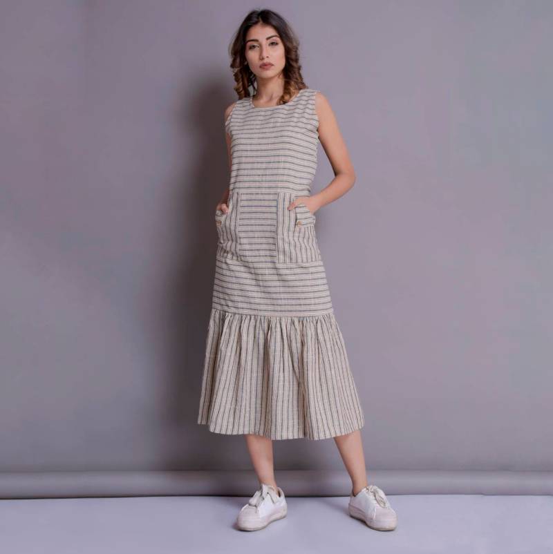 Gestreiftes Leinen Maxikleid Ärmelloses Beiges Sommerkleid von ModernMoveBoutique