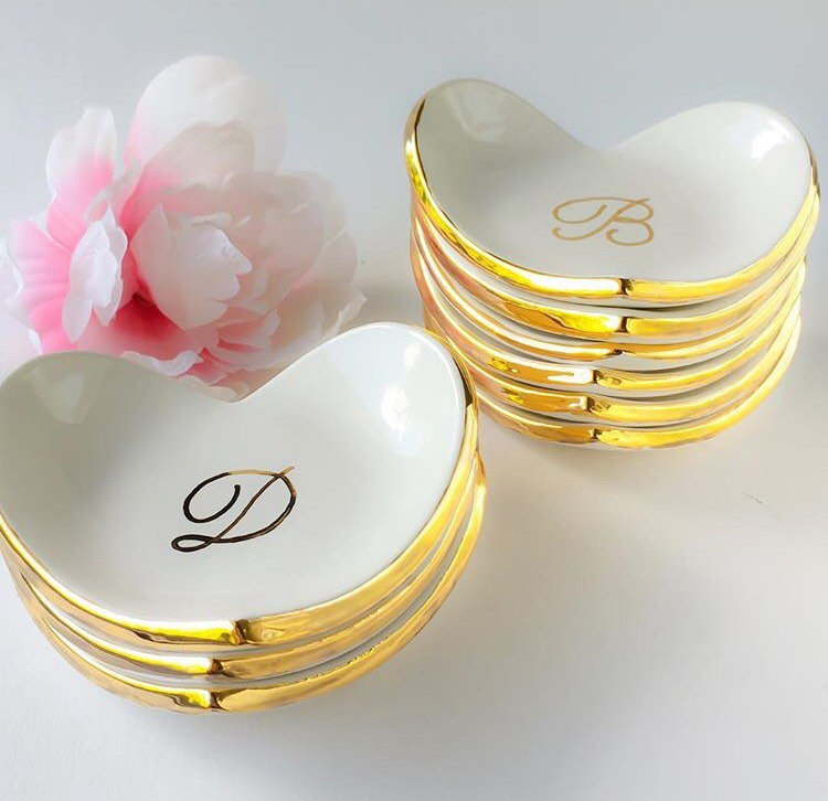 Weiße Und Goldene Ringschale Mit Monogramm - Keramik Von Modern Mud von ModernMud