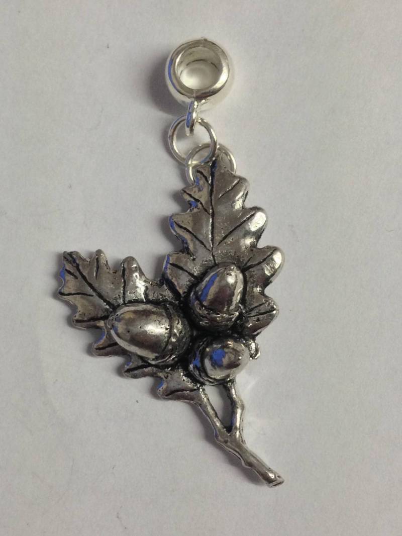 C24 Eichenblätter Größe 2, 6 cm X 3, 5 Charm Mit 5 Mm Öse Passend Für Armband/Pandora Kettenanhänger, Chrom-Gold - Oder Zinn-Finish Erhältlich C24 Eichenblätter Größe 2, 6 cm X 3, 5 Charm Mit 5 Mm Öse Passend Für Armband/Pandora Kettenanhänger, Chrom-Gold - Oder Zinn-Finish Erhältlich von ModernPewterAndGifts