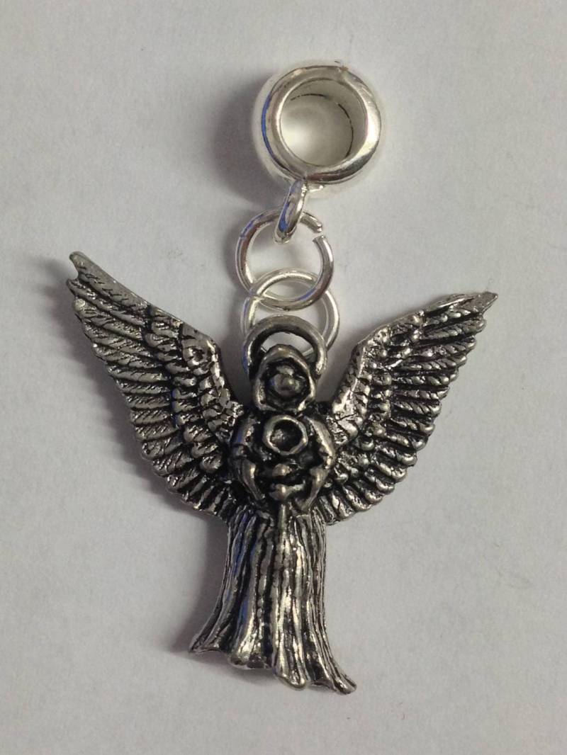 Fliegender Engel Mit 5 Mm Bohrung Für Charm-Anhänger/Armband Passen Auch Pandora, C17 Chrom Vergoldet Oder Zinn-Finish Erhältlich Fliegender Engel Mit 5 Mm Bohrung Für Charm-Anhänger/Armband Passen Auch Pandora, C17 Chrom Vergoldet Oder Zinn-Finish Erhältlich von ModernPewterAndGifts