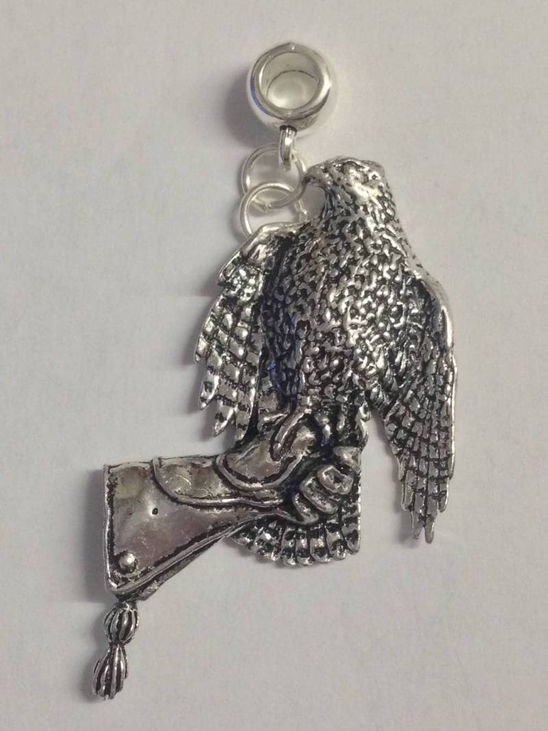 Hawk On Glove B31 Charm Mit 5 Mm Öse Passend Für Armband Pandora, Ketten Chrom Gold Oder Zinn-Finish Erhältlich von ModernPewterAndGifts