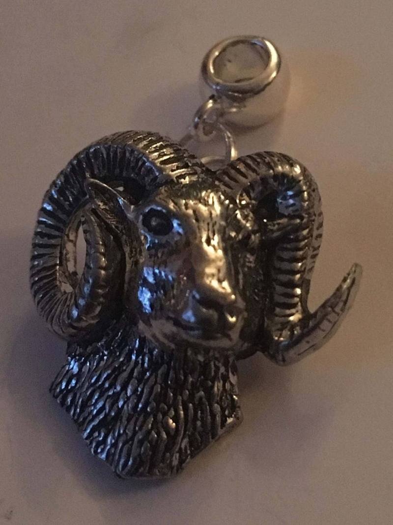 Mufflon Kopf Charm Mit 5 Mm Öse Passend Für Armband Passen Auch Pandora , Halsketten Refa52 Chrom-Gold Oder Zinn-Finish Erhältlich Mufflon Kopf Charm Mit 5 Mm Öse Passend Für Armband Passen Auch Pandora , Halsketten Refa52 Chrom-Gold Oder Zinn-Finish Erhältlich von ModernPewterAndGifts