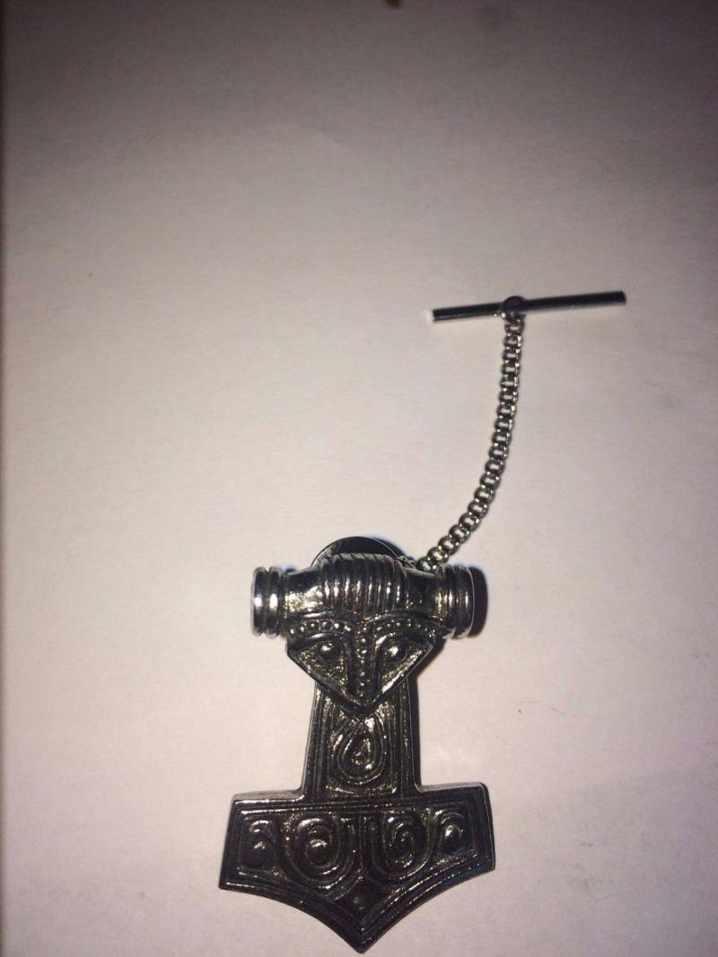 Thorshammer W47 Krawattennadel Mit Kette Oder Stickstift Aus Zinn Perfekt Zum Aufbinden Von Hüten Schals An Vielen Stellen Tragen von ModernPewterAndGifts