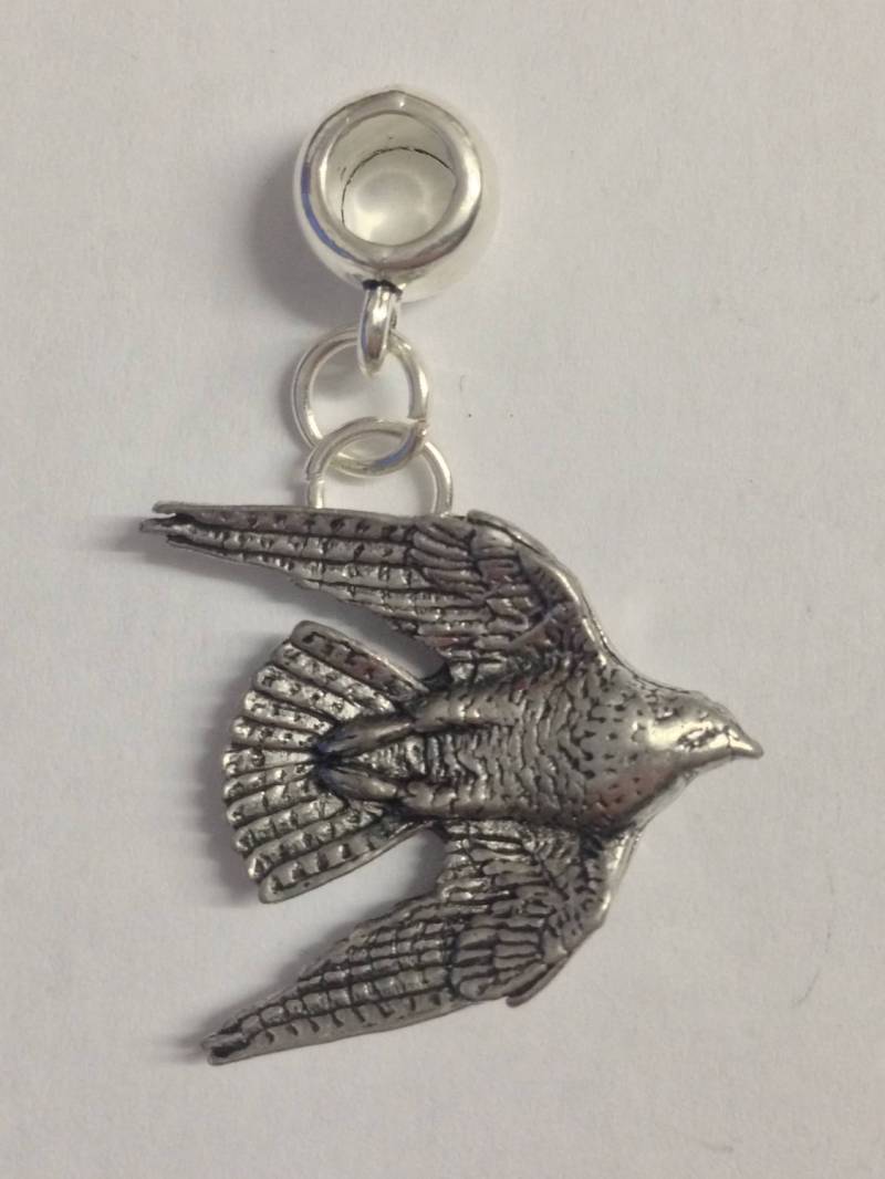 stooping Falke B15 Charm Mit 5 Mm Anhängerschlaufe Passend Für Armbänder, Pandora, Ketten Und in Chrom - Gold Oder Zinn-Finish Erhältlich stooping Falke B15 Charm Mit 5 Mm Anhängerschlaufe Passend Für Armbänder, Pandora, Ketten Und in Chrom - Gold Oder Zinn-Finish Erhältlich von ModernPewterAndGifts