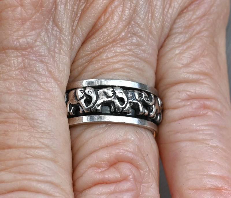 Spinner Oder Slider Ring Elephant March Design Sterling Silber Größe 17 1/2 Verziert 6, 7 Gramm - Sehr Hübsches von ModernSilverDesign