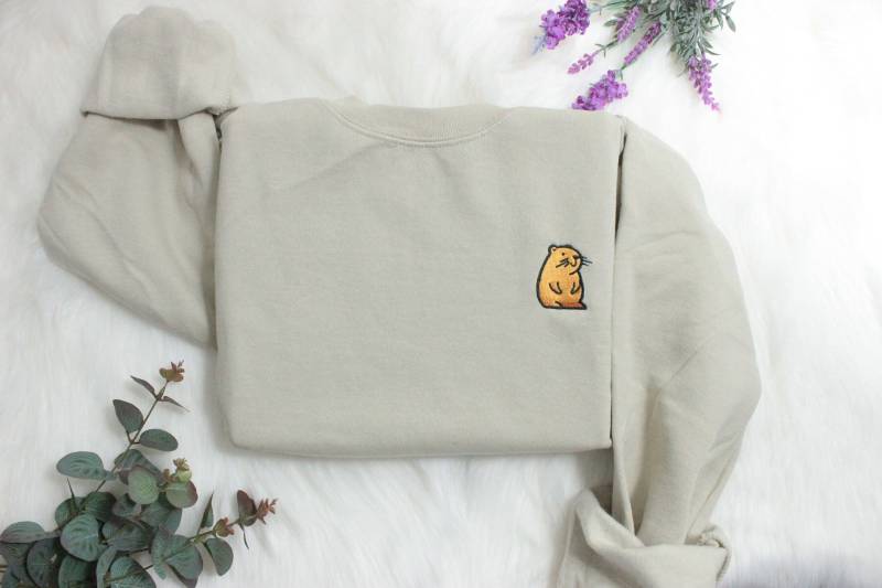 Capybara Besticktes Sweatshirt Geschenk, Bestickter Handmade Niedlicher Unisex Rundhalsausschnitt Langarmpullover - Mehrere Farben von ModernTrace