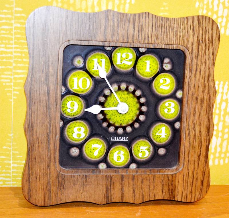 Vintage Wanduhr Holz /Keramik 70Er Jahre Braun /Gelb Clock Retro Seventies Mid Century Space Age von ModernVintageProjekt