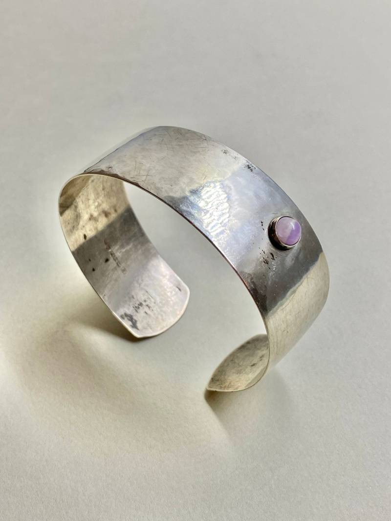 Seltenes/Großes Modernist Sterling Silber Armband Mit Amethyst, Handgefertigt Von Heikki Kaksonen in 1959, Made Finland Seltenes/Großes Modernist Sterling Silber Armband Mit Amethyst, Handgefertigt Von Heikki Kaksonen in 1959, Made Finland von ModernistNordic