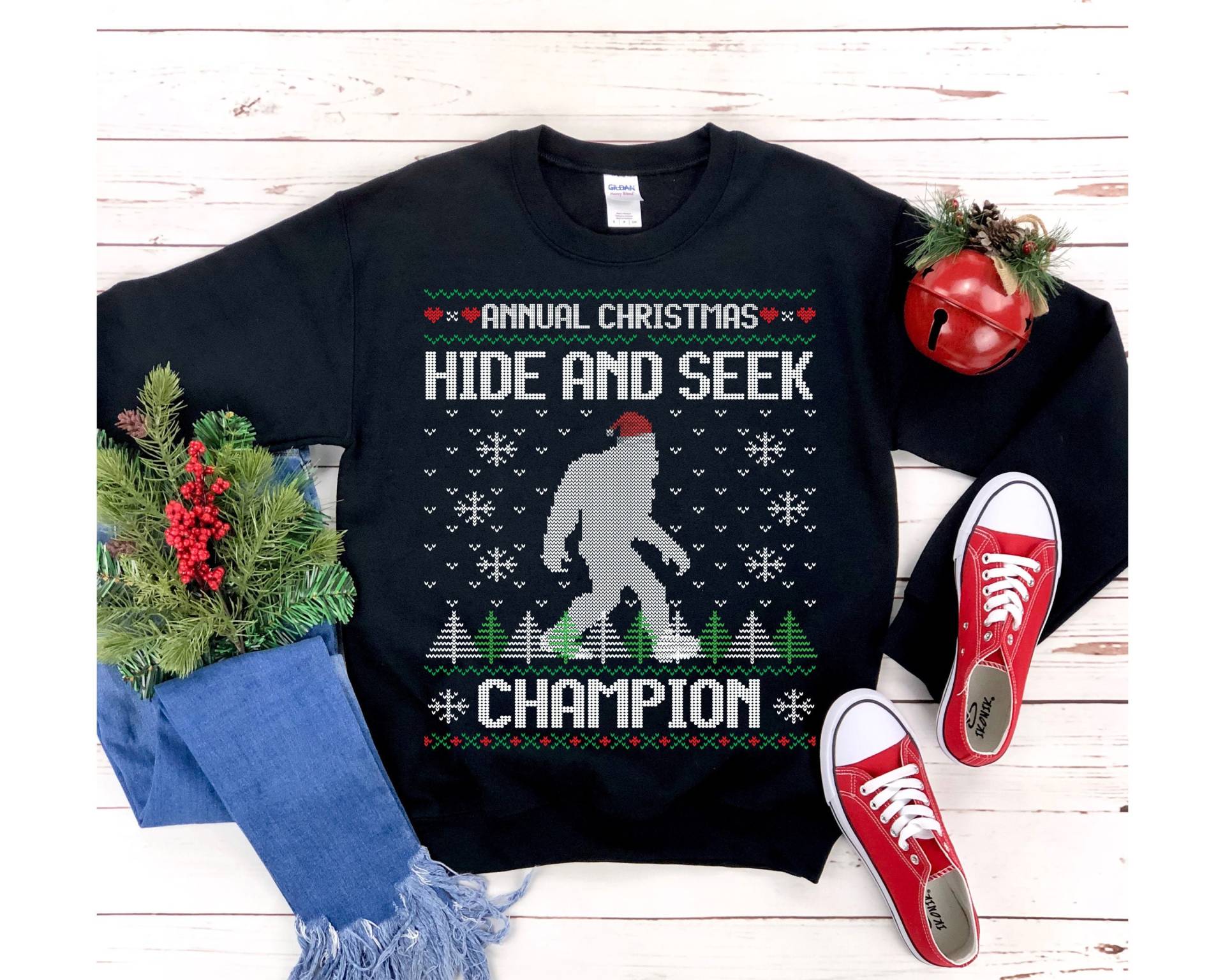 Lustige Hässliche Weihnachten Pullover Für Mann Weihnachtsmütze Sasquatch Shirt Bigfüße Versteckspiel Champion Weihnachtsgeschenk Vorhanden Lustige Hässliche Weihnachten Pullover Für Mann Weihnachtsmütze Sasquatch Shirt Bigfüße Versteckspiel Champion Weihnachtsgeschenk Vorhanden von ModestMooseDesign