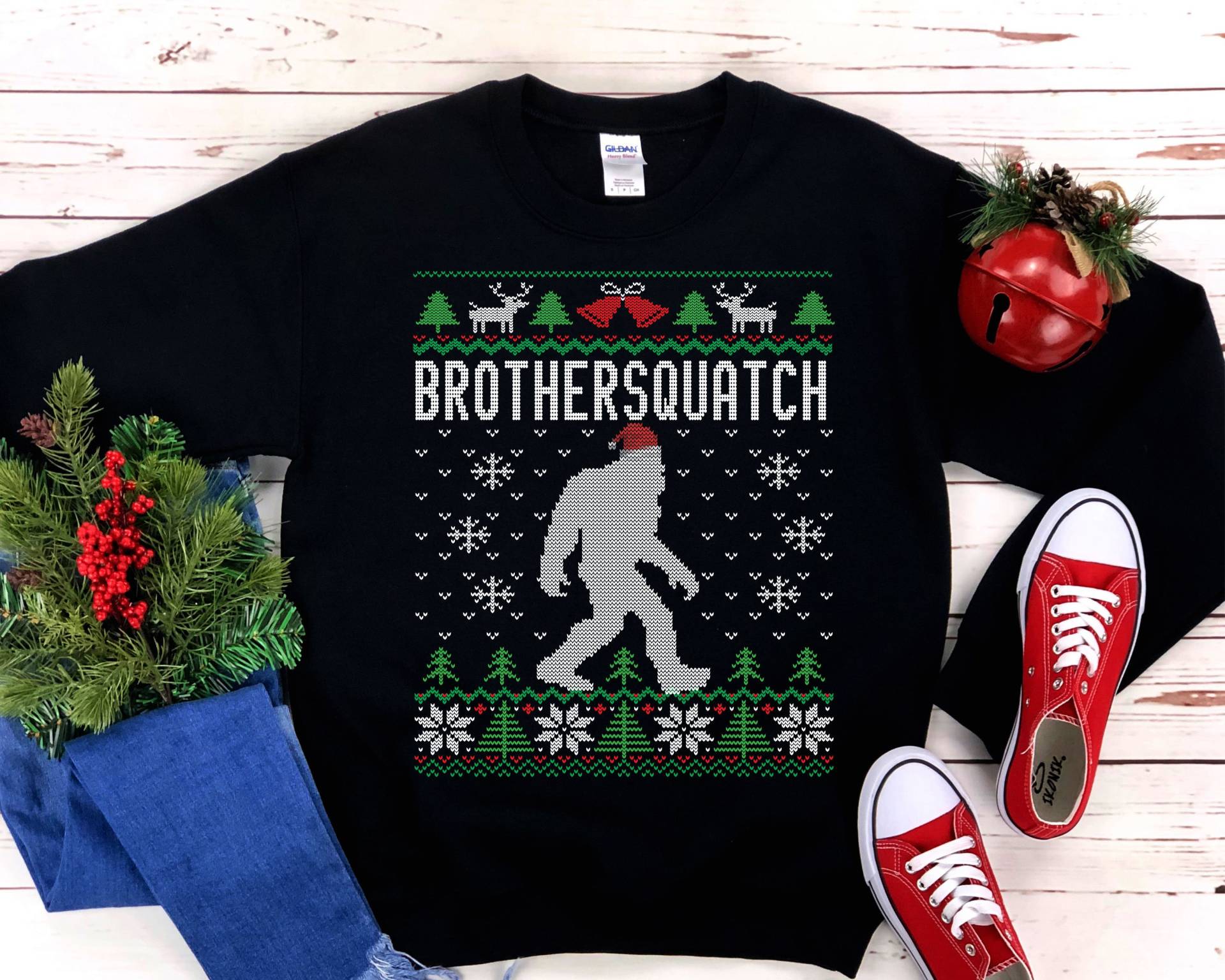 Passende Familie Hässliche Weihnachten Pullover Für Bruder Weihnachtsmütze Sasquatch Shirt Xmas Big Foot Sweatshirt Unisex Heavy Blend Crewneck Passende Familie Hässliche Weihnachten Pullover Für Bruder Weihnachtsmütze Sasquatch Shirt Xmas Big Foot Sweatshirt Unisex Heavy Blend Crewneck von ModestMooseDesign
