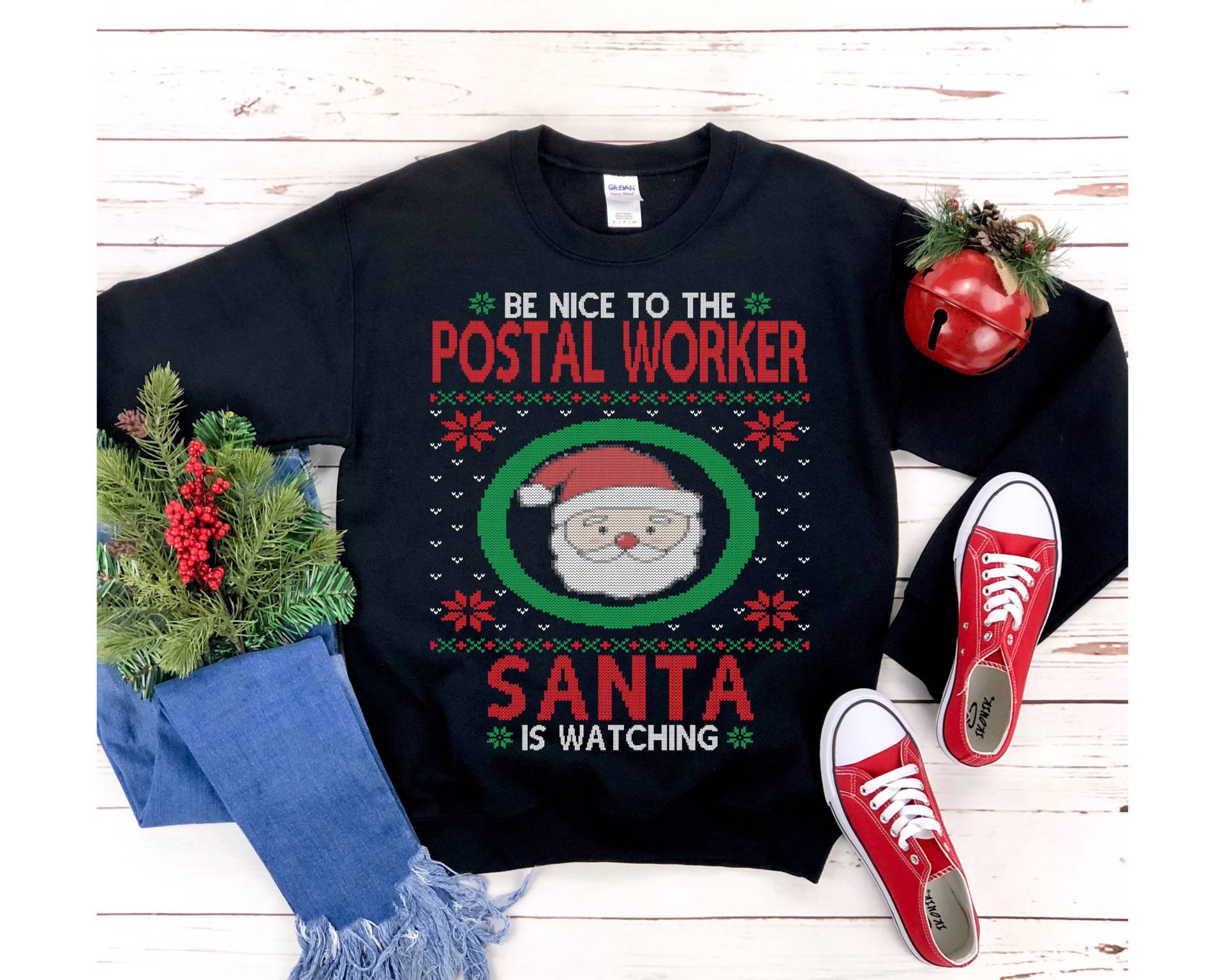 Postangestellter Lustige Hässliche Weihnachten Pullover Für Mailman Lieferung Mann Weihnachtsmann-Hemd Weihnachtsgeschenk Vorhanden Feiertags-Party Postangestellter Lustige Hässliche Weihnachten Pullover Für Mailman Lieferung Mann Weihnachtsmann-Hemd Weihnachtsgeschenk Vorhanden Feiertags-Party von ModestMooseDesign