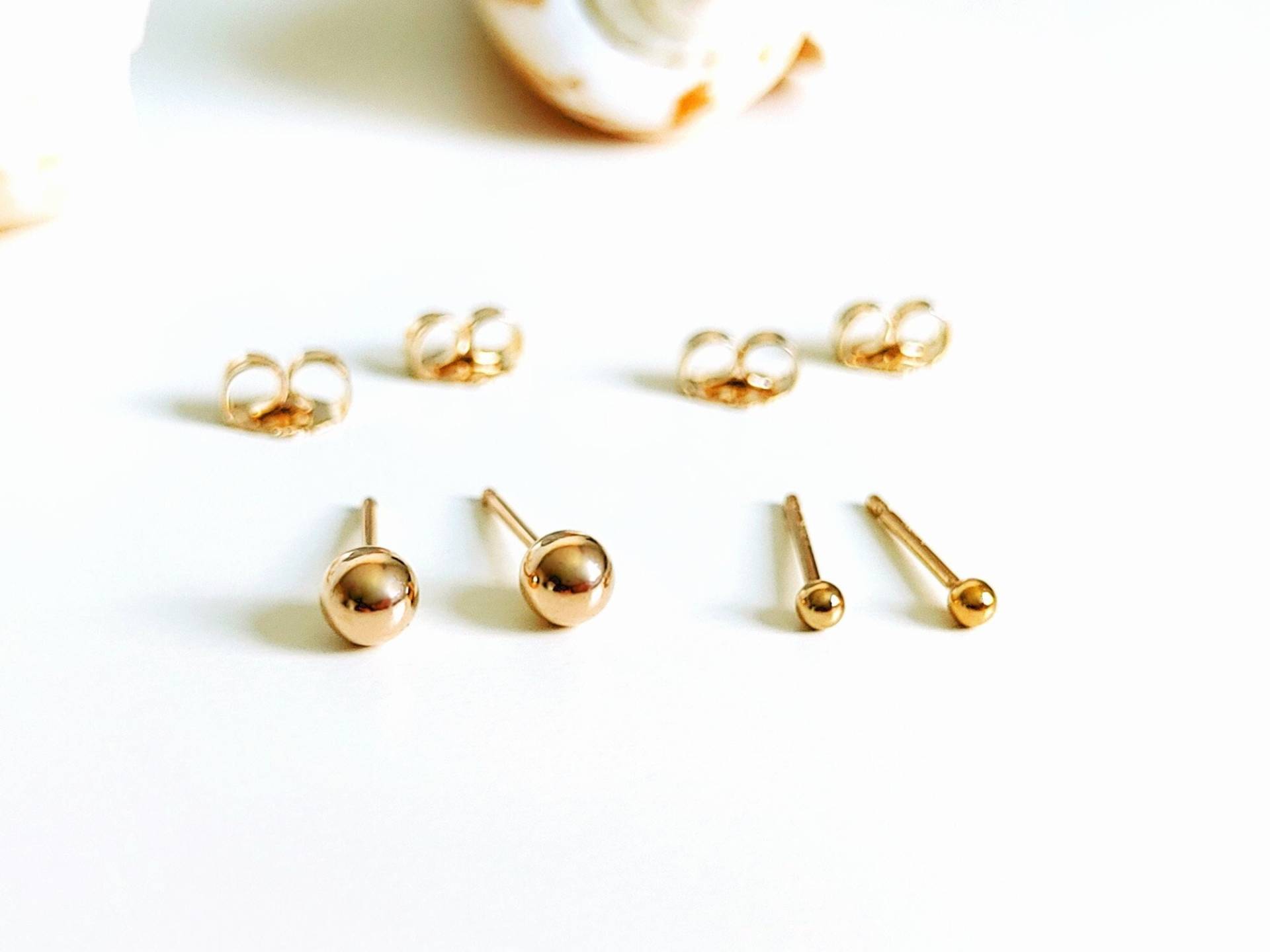 Kleine Kugel Ohrstecker Gold Filled, 2 Mm, 3 Mm Oder 4 Zierliche Ohrstecker, Ohrringe Minimalistisch Kleine Kugel Ohrstecker Gold Filled, 2 Mm, 3 Mm Oder 4 Zierliche Ohrstecker, Ohrringe Minimalistisch von Modetrueffel
