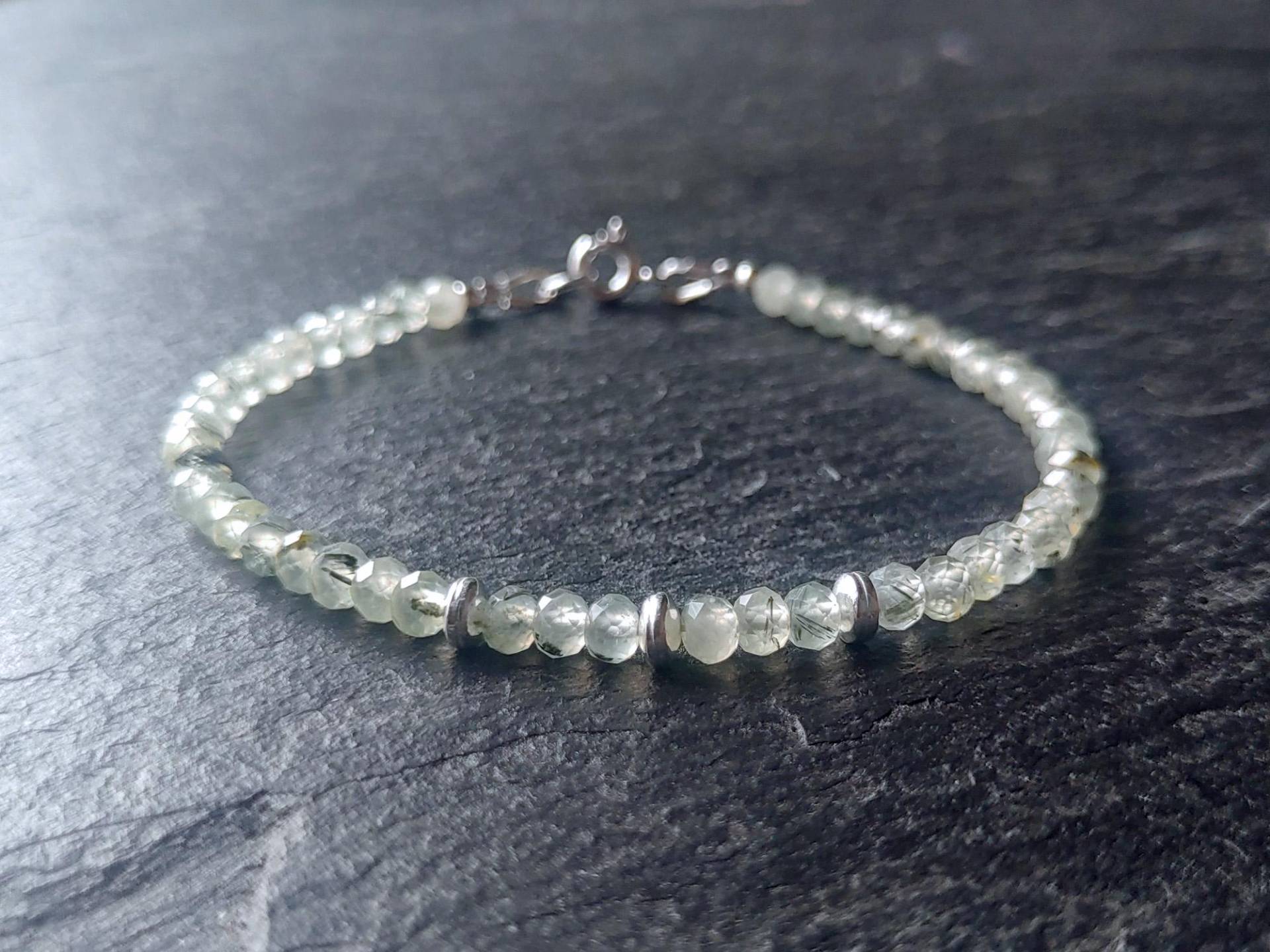 Prehnit Armband 925 Silber, Blassgrünes Edelsteinarmband 4 Mm Mit Silberelementen, Handgemachte Armbänder Für Frauen, Edelsteinschmuck Prehnit Armband 925 Silber, Blassgrünes Edelsteinarmband 4 Mm Mit Silberelementen, Handgemachte Armbänder Für Frauen, Edelsteinschmuck von Modetrueffel