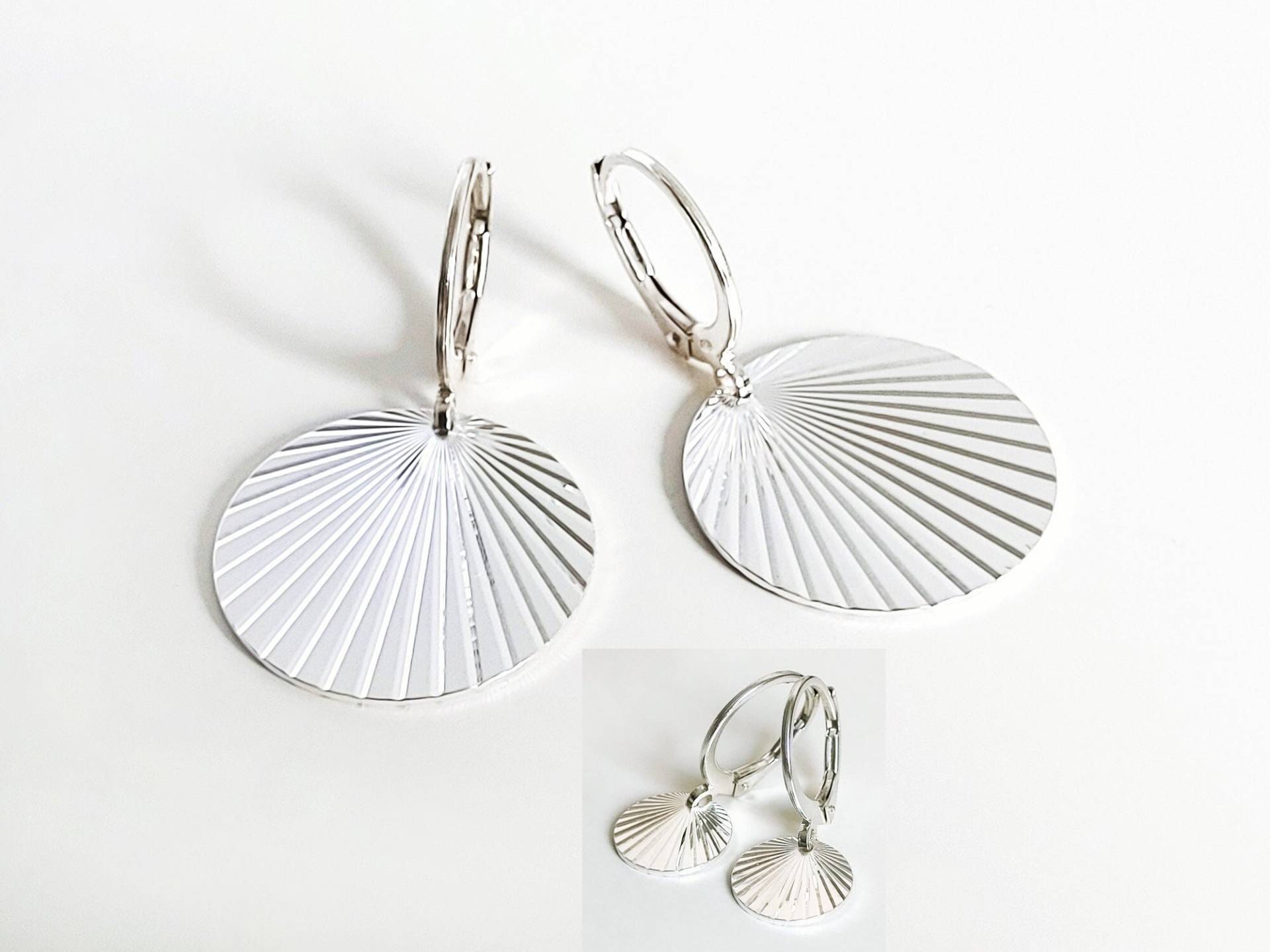 Sterling Silber Ohrringe Mit Plättchen Anhänger 10 Mm/20 Mm, Silberohrringe Rundem Anhänger, Ohrhänger Strahlen, Nachhaltiger Schmuck Sterling Silber Ohrringe Mit Plättchen Anhänger 10 Mm/20 Mm, Silberohrringe Rundem Anhänger, Ohrhänger Strahlen, Nachhaltiger Schmuck von Modetrueffel