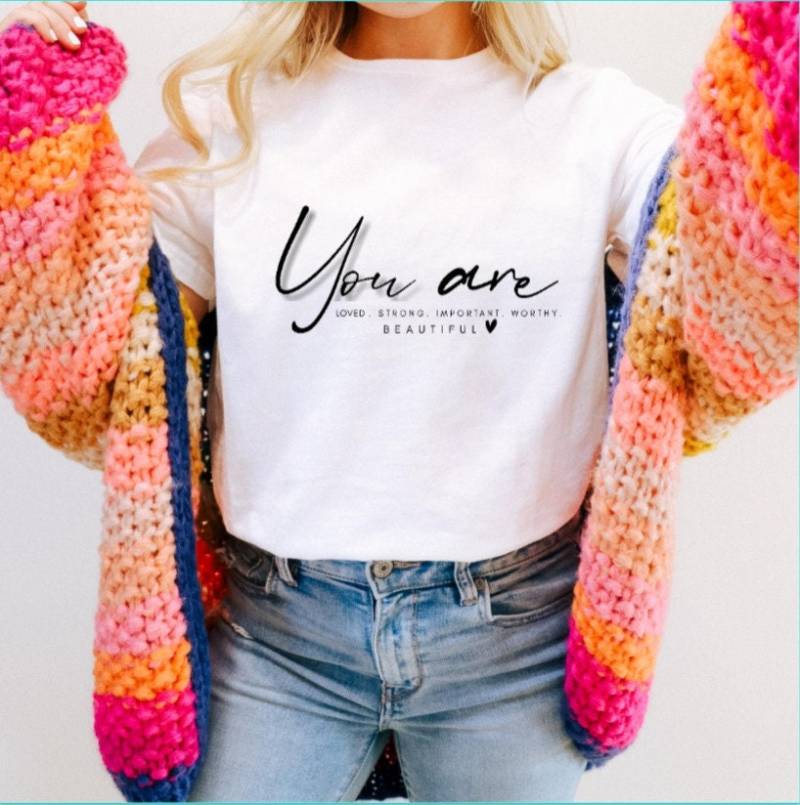 You Are Loved Statemtn - T-Shirt Woman- Frau Girl Mädchen Sommer Spirng Frühling von ModevonHerzen