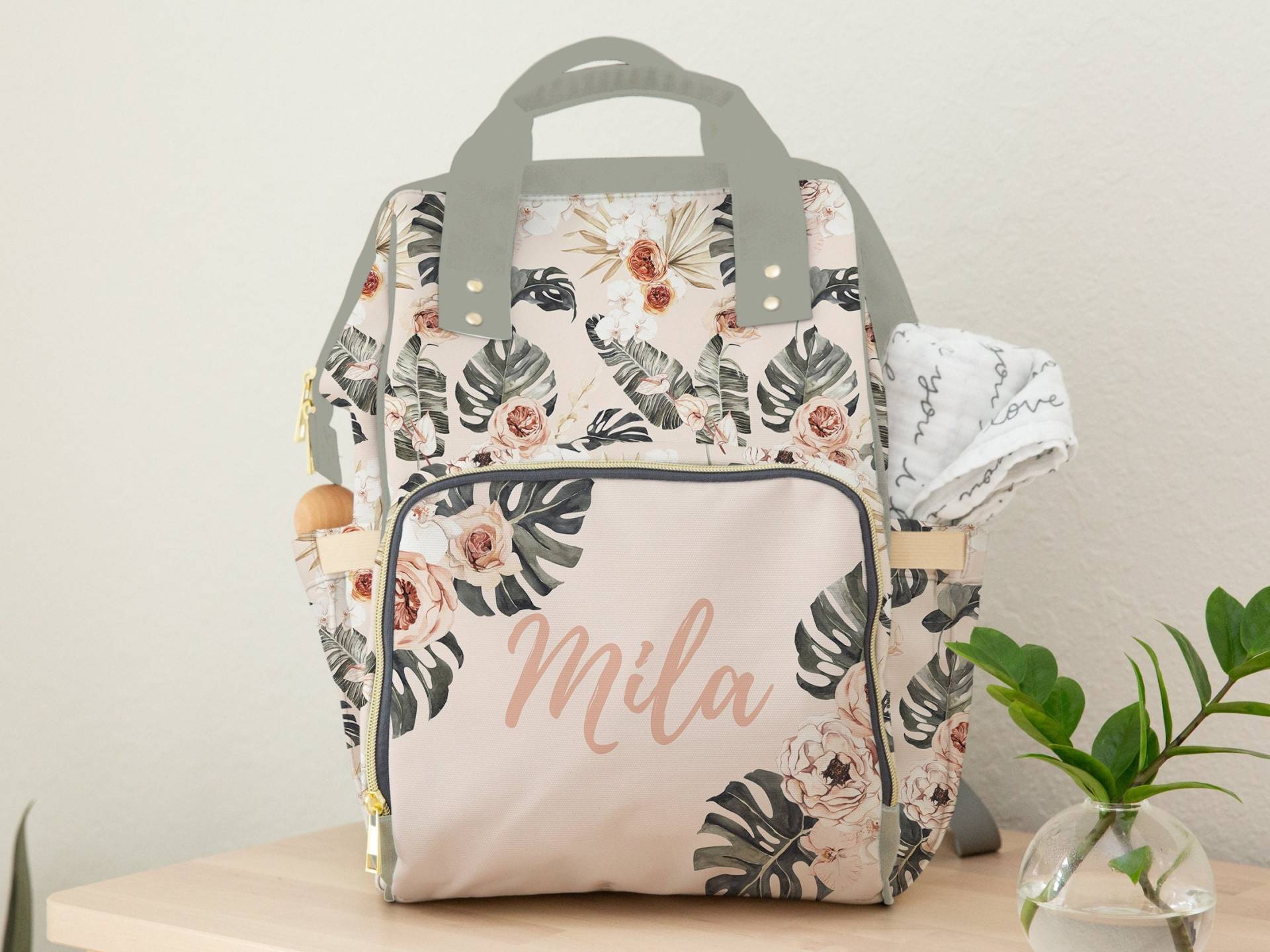 Personalisierte Wickeltasche, Rucksack, Baby Mädchen, Boho Kinderzimmer Dekor, Mädchen Dusche Geschenk, Tropisch Floral, Blumen von ModifiedTot