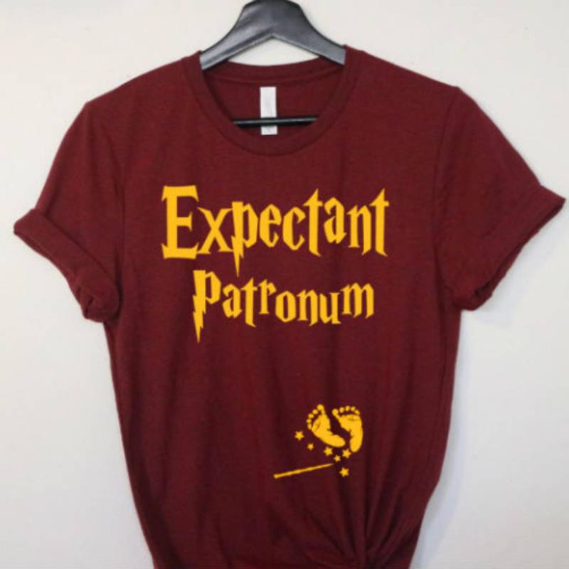 Werdendes Patronum Schwangerschaftsankündigungs-T-Shirt Lustiges Mom To Be Shirt von ModishChicBoutique