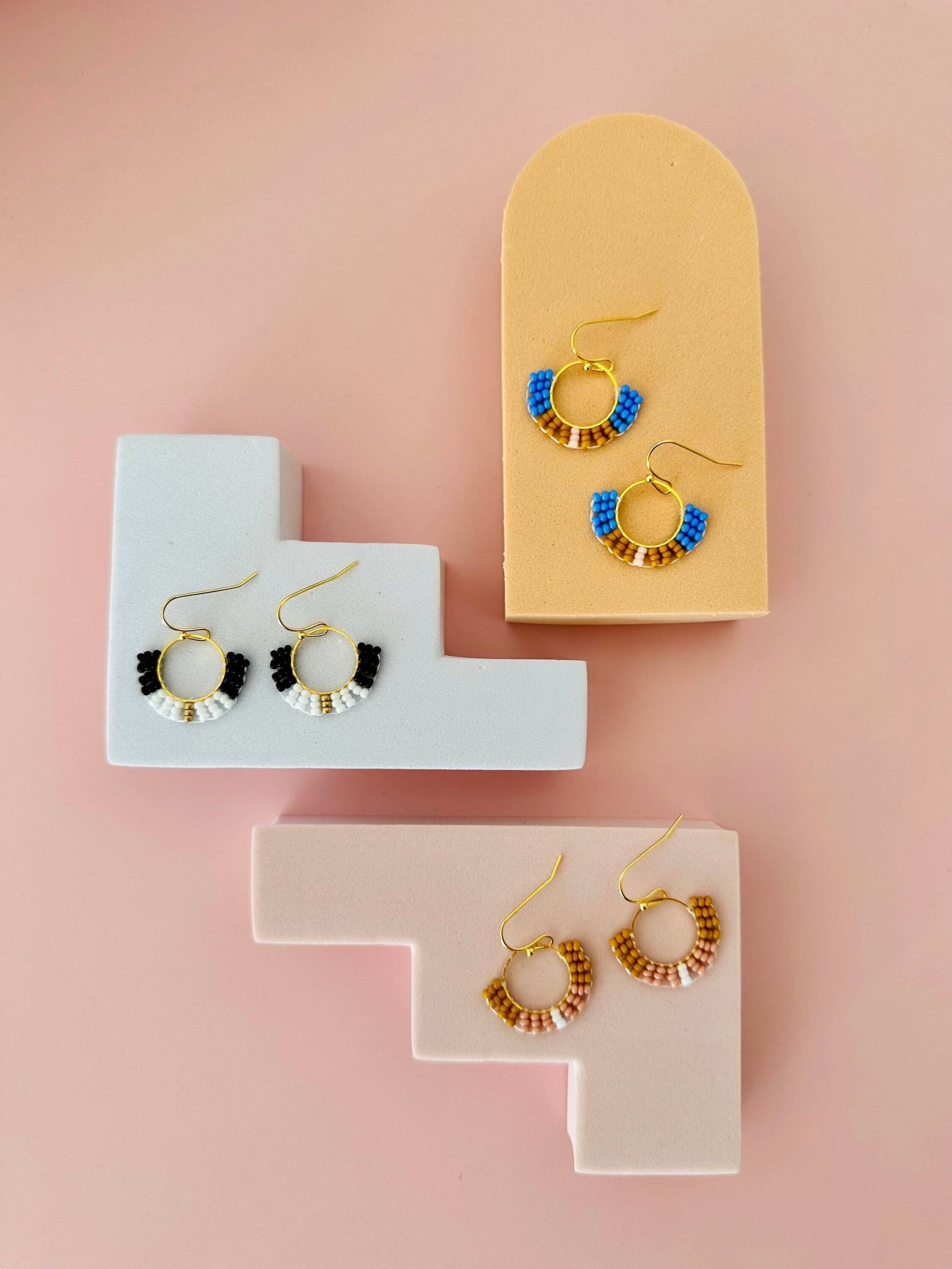 Handgefertigte Perlenohrringe Von Modish/Beaded Creolen Kreise von ModishJS