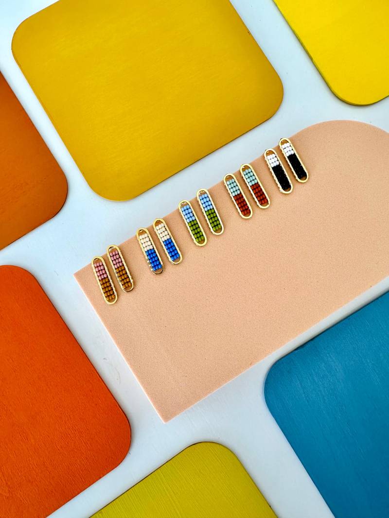 Handgemachte Perlen Ohrringe Von Modish/Kleine Ovale Modern Boho Bunt von ModishJS