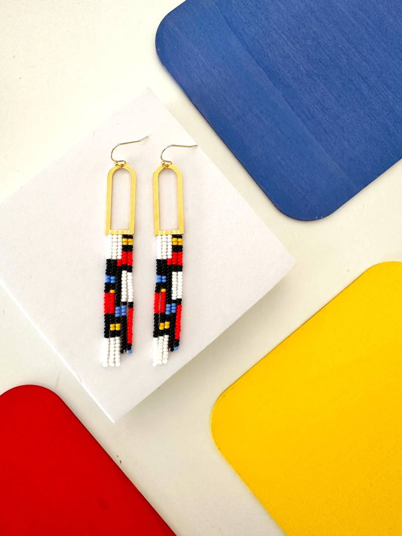 Handgemachte Perlenohrringe Von Modish/Ungegenständliche Formen Abstrakt Bunt von ModishJS